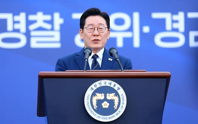 이재명 대통령이 17일 충남 아산 경찰대학에서 열린 2026년 신임 경위·경감 임용식에서 축사하고 있다. 2026.3.17 연합뉴스