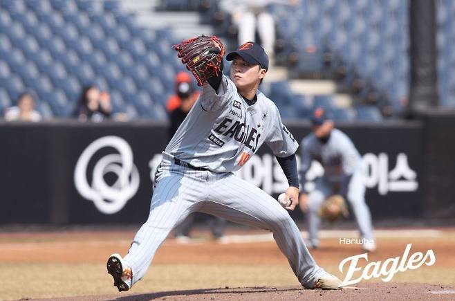 한화에 새롭게 합류한&nbsp;오웬&nbsp;화이트, 윌켈&nbsp;에르난데스, 왕옌청(사진)이 지난 시즌 활약한 코디 폰세, 라이언 와이스를 잊게 할 활약을 선보일 지 주목된다. 사진제공｜한화 이글스