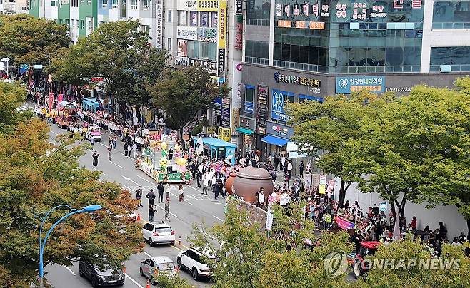 '2025 울산공업축제' 거리 퍼레이드 [연합뉴스 자료사진]