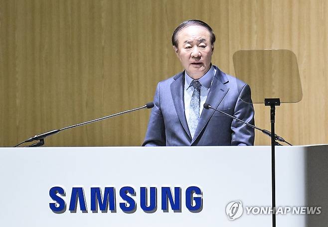 인사말 하는 전영현 대표이사 부회장 (수원=연합뉴스) 홍기원 기자 = 18일 경기도 수원시 영통구 수원컨벤션센터에서 열린 제57기 삼성전자 정기주주총회에서 의장을 맡은 전영현 삼성전자 대표이사 부회장 겸 DS부문장이 인사말을 하고 있다. 2026.3.18 [공동취재] xanadu@yna.co.kr