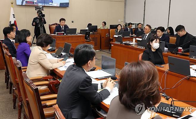 연금개혁특위 전체회의 (서울=연합뉴스) 배재만 기자 = 18일 국회에서 연금개혁특별위원회 전체회의가 열리고 있다. 2026.3.18 scoop@yna.co.kr