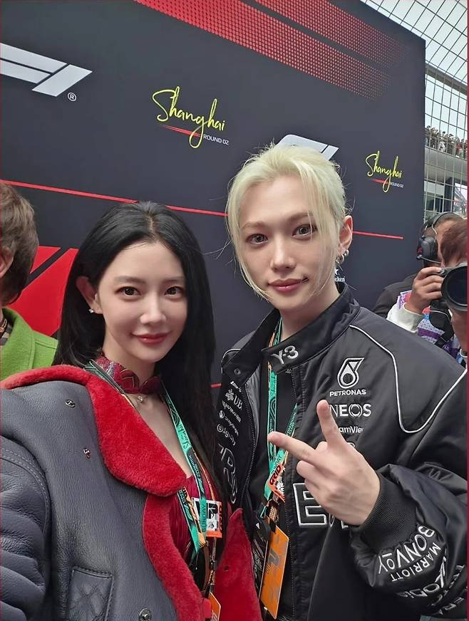 배우 클라라가 행사에 참석해 다양한 포즈를 취하고 있다. / 사진=클라라 SNS