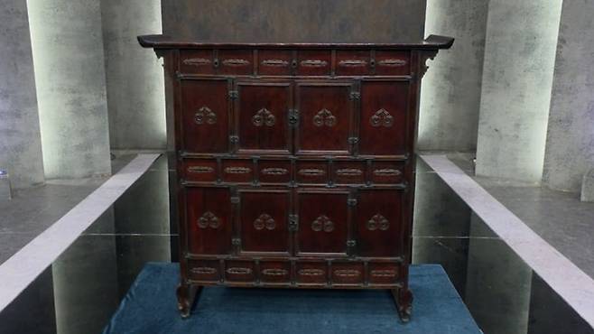 'TV쇼 진품명품'의 이층책장 / 사진제공=KBS