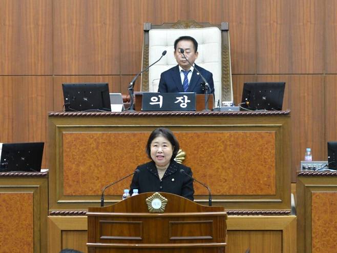 ▲ 지난해 12월22일 오전 11시 의정부시의회 본회의에서 이계옥 의원이 제명결의에 앞서 신상발언을 하고 있다.