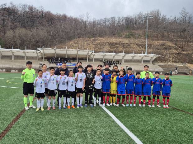 영덕 강구초등학교 축구부가 울진에서 개최된 경상북도소년체육대회에서 준우승 쾌거 이뤘다. 강구초등학교 제공.