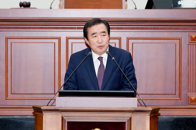 ▲ 지난 18일 열린 제296회 경주시의회 임시회 제2차 본회의에서 임활 의원이 5분자유발언을 하고 있다. 경주시의회