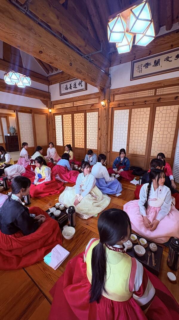 부산 동래여자고등학교와 일본 교토국제고등학교 학생들이 교류를 이어가고 있다(사진=최동원기념사업회)
