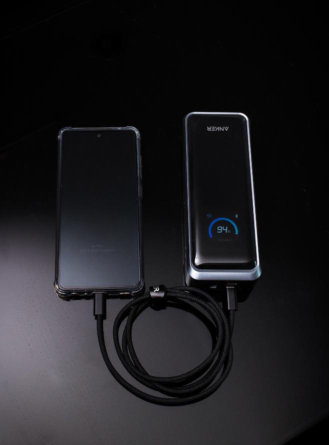 단일 기기 대상 최고 140W 충전을 지원하는 '앤커 프라임 파워뱅크'는 국내 출시된 대부분의 스마트폰을 해당 기기가 지원하는 최고 속도로 충전 가능하다.