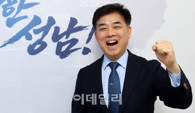 [이데일리 방인권 기자] 김병욱 더불어민주당 성남시장 예비후보가 17일 이데일리와 인터뷰하고 있다.