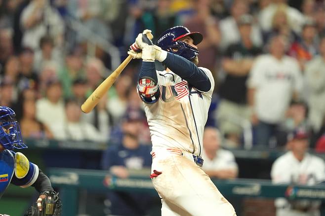 United States Bryce Harper hits a home run during the eighth inning in the championship game of the World Baseball Classic against Venezuela, Tuesday, March 17, 2026, in Miami. (AP Photo/Rebecca Blackwell)







<저작권자(c) 연합뉴스, 무단 전재-재배포, AI 학습 및 활용 금지>