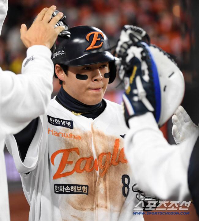 30일 대전 한화생명볼파크에서 열린 한국시리즈 4차전 한화 이글스와 LG 트윈스의 경기. 한화 노시환이 득점을 올리고 있다. 대전=박재만 기자 pjm@sportschosun.com/2025.10.30/