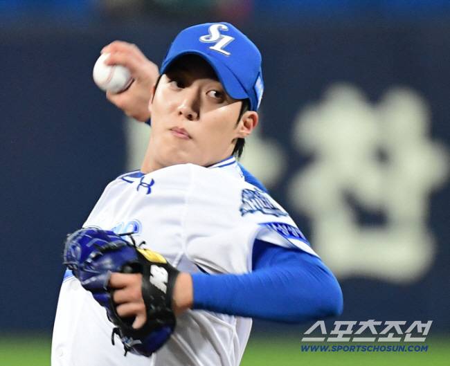 22일 대구 삼성라이온즈파크에서 열린 삼성과 한화의 PO 4차전. 선발 투구하고 있는 삼성 원태인. 대구=송정헌 기자songs@sportschosun.com/2025.10.22/