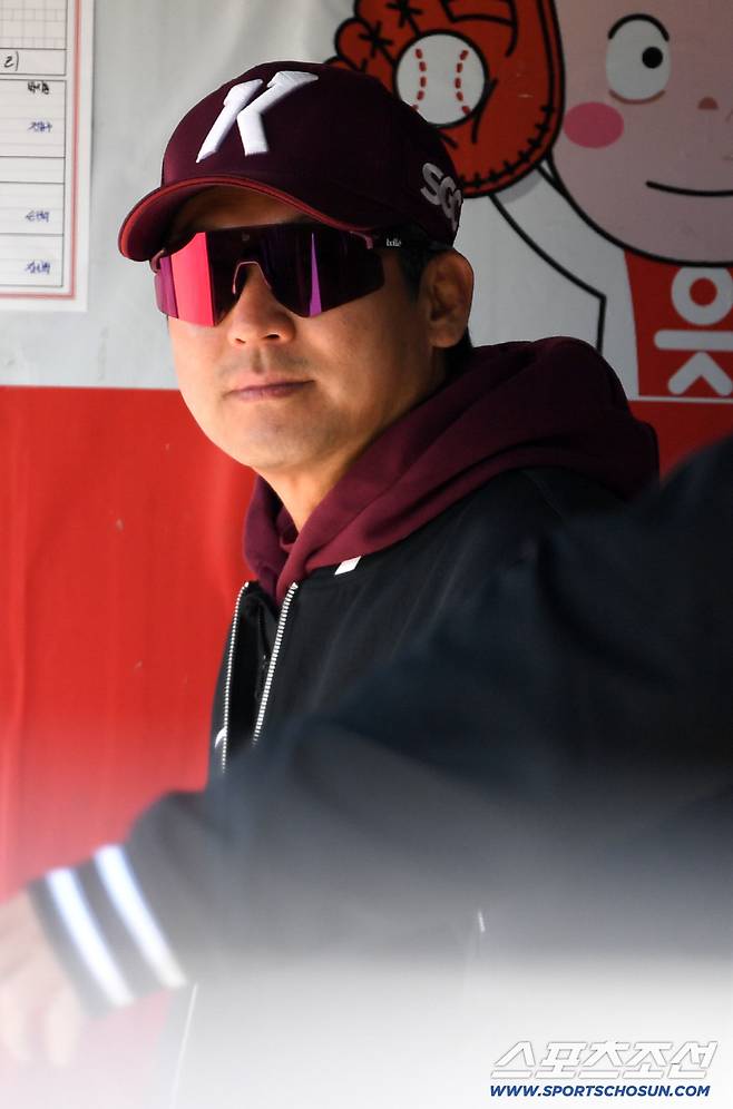 19일 수원KT위즈파크에서 열린 KBO리그 KT 위즈와 키움 히어로즈의 시범경기. 설종진 감독이 생각에 잠겨 있다. 수원=박재만 기자 pjm@sportschosun.com/2026.03.19/