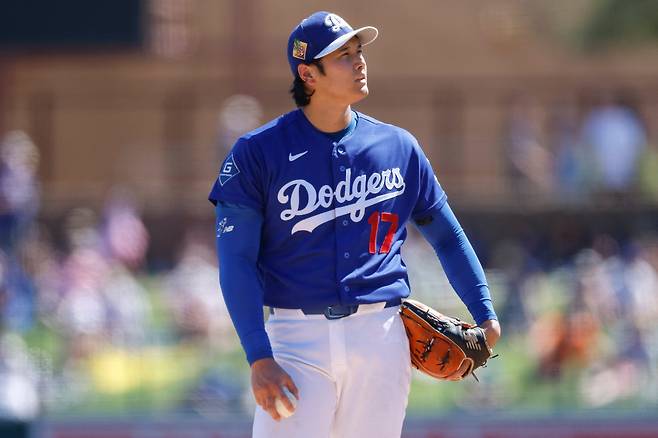 GLENDALE, ARIZONA - MARCH 18: Shohei Ohtani #17 of the Los Angeles Dodgers reacts in the fourth inning during a Spring Training game against the San Francisco Giants at Camelback Ranch on March 18, 2026 in Glendale, Arizona.   Brandon Sloter/Getty Images/AFP (Photo by Brandon Sloter / GETTY IMAGES NORTH AMERICA / Getty Images via AFP)







<저작권자(c) 연합뉴스, 무단 전재-재배포, AI 학습 및 활용 금지>