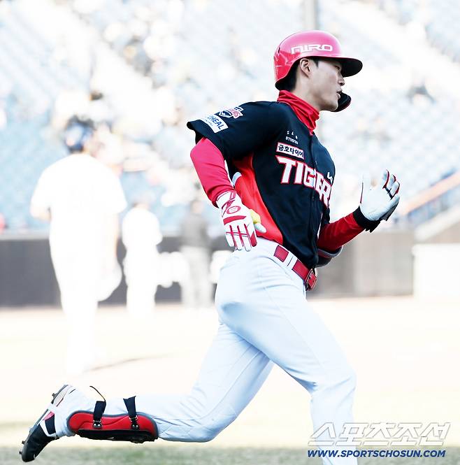 19일 대전한화생명볼파크에서 열린 KIA와 한화의 시범경기. 9회초 KIA 박민이 재역전 솔로홈런을 치고 베이스를 돌고 있다. 대전=허상욱 기자wook@sportschosun.com/2026.03.19/