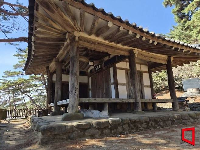 전남 담양군 가사문학면에 위치한 식영정의 모습. 식영정은 송강 정철이 머물면서 호남 사림들과 교류했던 곳이다. 민현기 기자.