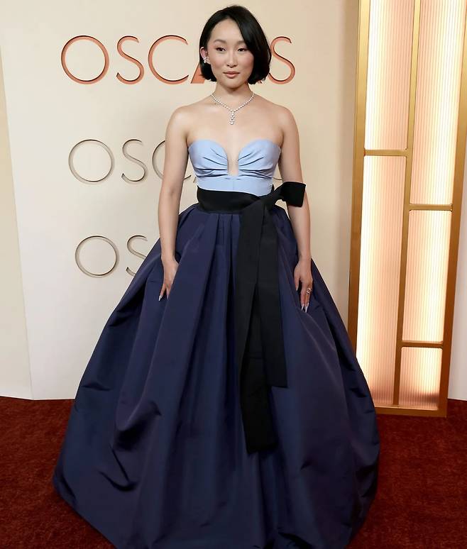 캐롤리나 헤레라의 드레스를 입은 유지영. @jiyoung_ie