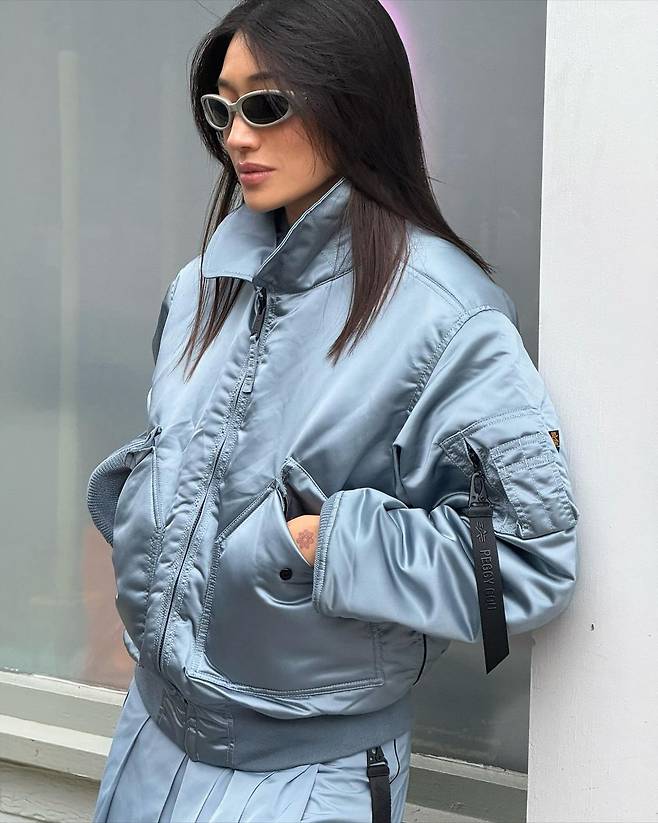 페기 구의 항공점퍼 코디. 인스타그램 @peggygou_