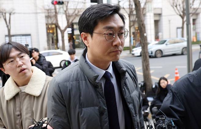 장경태 더불어민주당 의원이 19일 오후 서울 종로구 서울경찰청에서 열린 성추행 의혹 수사심의위원회에 출석하고 있다. 뉴스1