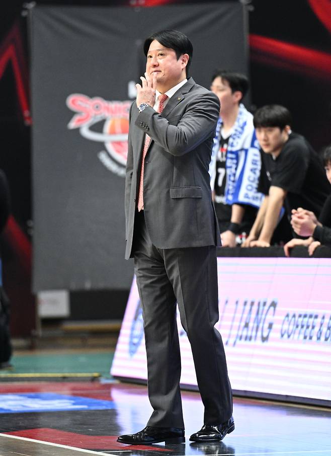 수원 KT를 이끄는 문경은 감독. KT 제공