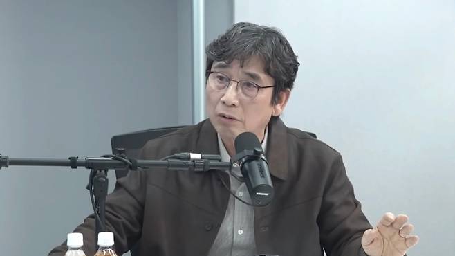 유튜브 방송 ‘매불쇼’에 출연한 유시민 작가가 최근 정치권 지지층 구조에 대해 발언하고 있다. (유튜브 캡처)