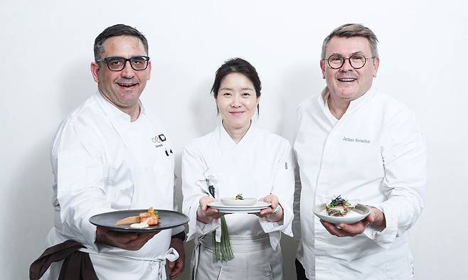 왼쪽부터 플로리앙 뮬러, 김지영, 자크 바르나숑 셰프. 김경록 기자