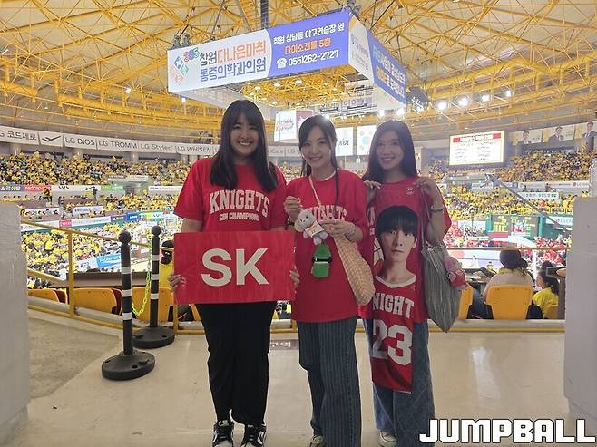 ▲ 지난 시즌 챔피언결정전을 보기 위해 창원을 찾았던 대만의 SK 팬들
