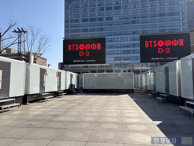 광화문광장에 설치된 이동식 화장실 / 사진=이수 기자