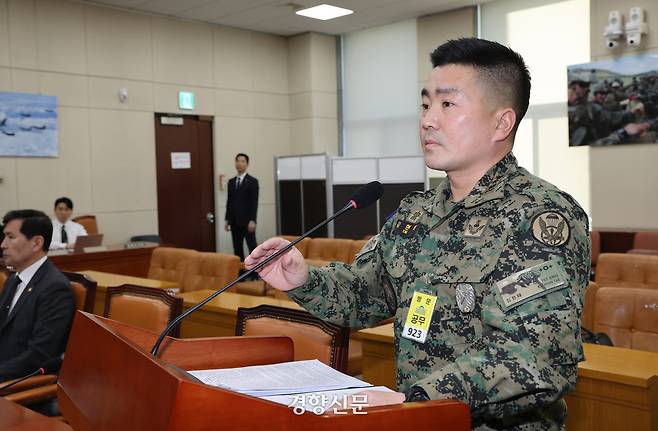 김현태 전 육군 특수전사령부 707특수임무단장이 지난해 2월17일 국회 국방위원회 전체회의에서 의원 질의에 답하고 있다. 박민규 선임기자