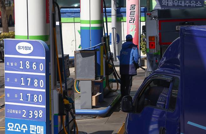 Fuel prices are displayed at a gas station in Seoul on March 19. [NEWS1]