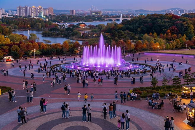 경관 조명이 적용된 노래하는 분수대 AI 생성 이미지. 고양도시관리공사 제공