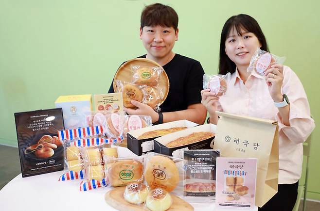 삼성웰스토리가 각 지역을 대표하는 유명 빵집의 인기 베이커리 제품을 구내식당에서 제공하는 ‘빵지순례 시리즈’를 6월까지 진행한다. [사진=삼성웰스토리 제공]