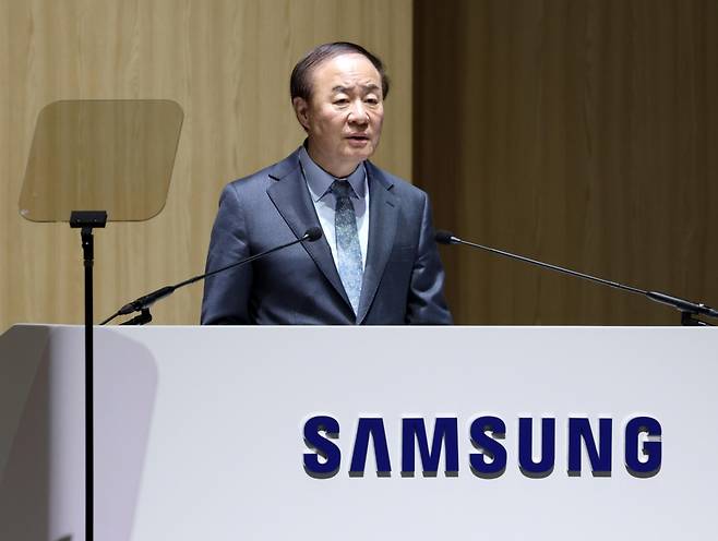 전영현 삼성전자 대표이사 부회장 겸 DS부문장이 18일 오전 경기 수원시 수원컨벤션센터에서 열린 제57기 정기 주주총회에서 인사말을 하고 있다. /사진=뉴시스