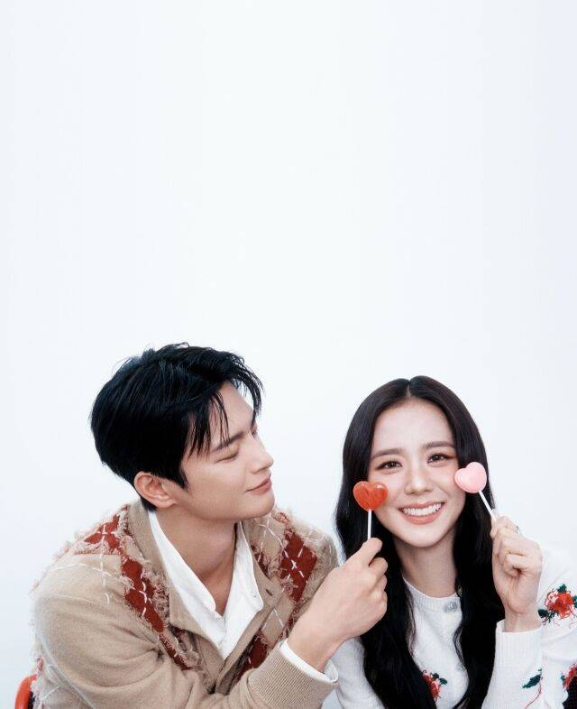 가수 겸 배우 서인국(왼쪽)과 그룹 블랙핑크 멤버 겸 배우 지수의 커플 화보 / 넷플릭스