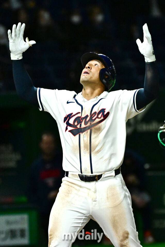 5일 일본 도쿄돔에서 열린 2026 월드 베이스볼 클래식(WBC) 조별리그 한국-체코 경기. 한국 존스가 8회말 2사에 솔로포를 친 후 기뻐하고 있다./도쿄(일본)=한혁승 기자 hanfoto@mydaily.co.kr
