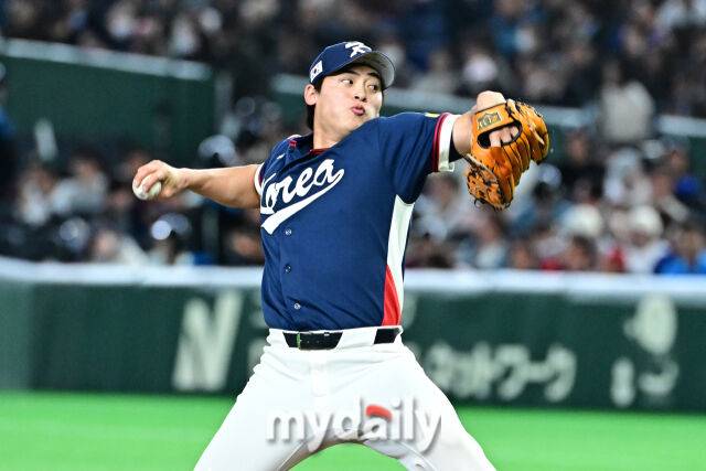 9일 일본 도쿄돔에서 열린 2026 월드 베이스볼 클래식(WBC) 조별리그 한국-호주 경기.조병현이 8회말 1사 1루 마운드에 올라 힘차게 투구하고 있다./마이데일리