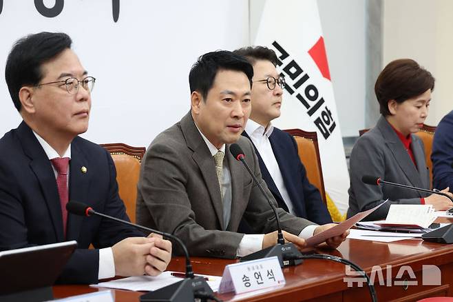 [서울=뉴시스] 고승민 기자 = 장동혁 국민의힘 대표가 19일 서울 여의도 국회에서 열린 최고위원회의에서 발언하고 있다. 2026.03.19. kkssmm99@newsis.com