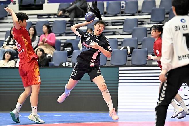 [서울=뉴시스] 여자 핸드볼 서울시청의 조수연. (사진=한국핸드볼연맹 제공) *재판매 및 DB 금지