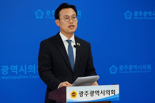 더불어민주당 정달성 북구청장 예비후보가 19일 광주광역시의회 브리핑룸에서 긴급 기자회견을 진행하고 있다. 독자 제공