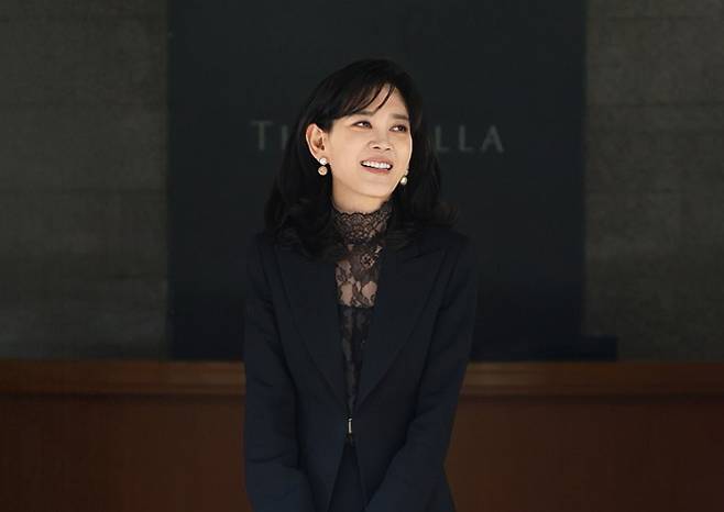 이부진 호텔신라 대표이사 사장은 올해 주총에서 검은색 구찌 정장에 에르메스 가방을 든 '올블랙' 패션을 선보여 눈길을 끌었다. 연합뉴스