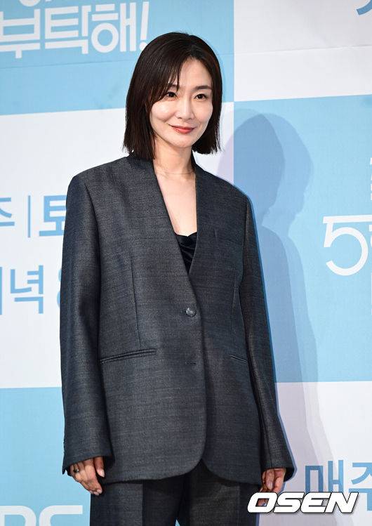 [OSEN=김성락 기자] 22일 오후 서울 구로구 라마다 신도림 호텔에서 KBS2 새 수목드라마 '독수리 5형제를 부탁해!' 제작발표회가 열렸다. 이날 행사에는 최상열 감독, 배우 엄지원, 안재욱, 최대철, 김동완, 윤박, 이석기, 박효주, 유인영이 참석했다. 배우 박효주가 포즈를 취하고 있다. 2025.01.22 / ksl0919@osen.co.kr