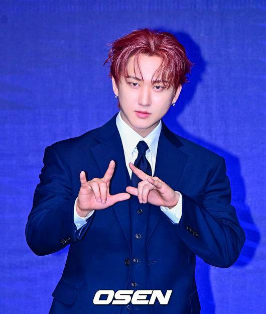 [OSEN=지형준 기자] 22일 서울 영등포구 여의도동 콘래드 서울에서 스트레이 키즈 정규 4집 'KARMA' OPENING CEREMONY가 열렸다.스트레이 키즈는 이날 네 번째 정규 앨범 'KARMA'(카르마)를 발매하고 컴백한다. 데뷔곡 'District 9'(디스트릭트 9)부터 발표한 모든 곡 제작에 참여한 '자체 프로듀싱 그룹' 스트레이 키즈는 이번 신작 수록 총 11트랙 전곡 작업에 참여해 그룹 개성을 살렸다. 무수한 외부 시선과 내면 갈등 속에서도 흔들리지 않고 나아가며 스스로의 길을 개척해 온 이들의 단단한 철학과 성장 서사를 다양한 장르의 곡으로 신보에 담아냈다.스트레이 키즈 창빈이 포토타임을 하고 있다. 2025.08.22 / jpnews@osen.co.kr