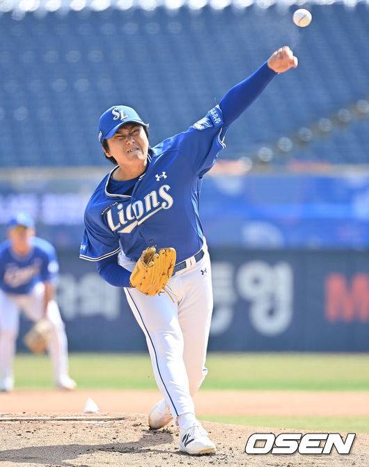 [OSEN=창원, 이석우 기자] 19일 창원NC파크에서 2026 신한 SOL KBO 리그 시범경기 NC 다이노스와 삼성 라이온즈의 경기가 열렸다. 홈팀 NC는 토다가, 방문팀 삼성은 이승현이 선발 출전했다. 삼성 라이온즈 선발투수 이승현이 역투하고 있다. 2026.03.19 / foto0307@osen.co.kr