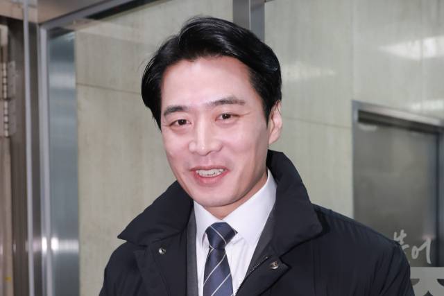 ▲6·3 지방선거 경기도지사에 도전하는 더불어민주당 한준호 의원이 지난달 24일 서울 영등포구 여의도 더불어민주당 중앙당사에서 열린 광역단체장 후보 면접에 참석하며 취재진 질문에 답하고 있다. ⓒ연합뉴스