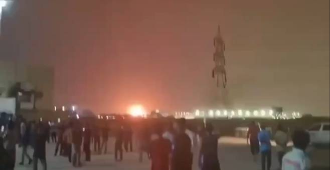 카타르 가스 허브 등에서 불길 - 이란이 17일 카타르 등에 미사일 공격을 가했고, 카타르 가스 허브 등에서 불길. 2026.3.19 X 캡처