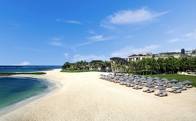 프라이빗한 분위기의 리조트 앞 전용 누사두아 해변. 사진제공|팜투어