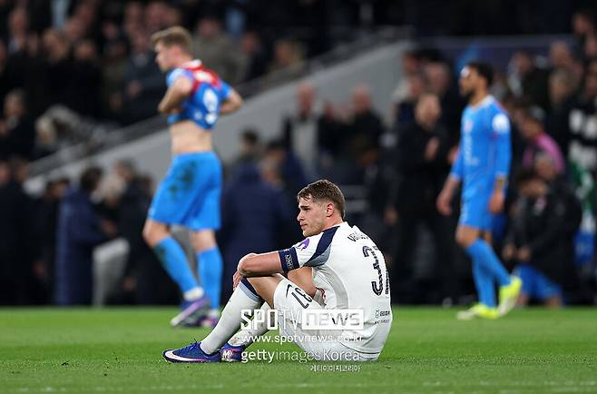 ▲ 토트넘 홋스퍼는 아틀레티코 마드리드를 상대로 이고르 투도르 감독 체제에서 첫 승리를 거두며 값진 승리를 챙겼지만, 3골 차 열세를 뒤집는 데 실패하며 챔피언스 리그 16강에서 탈락했다.