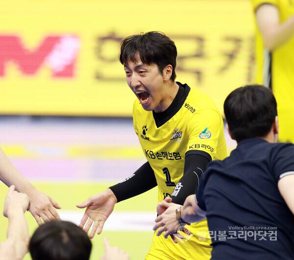 KB손해보험 차영석의 환호.