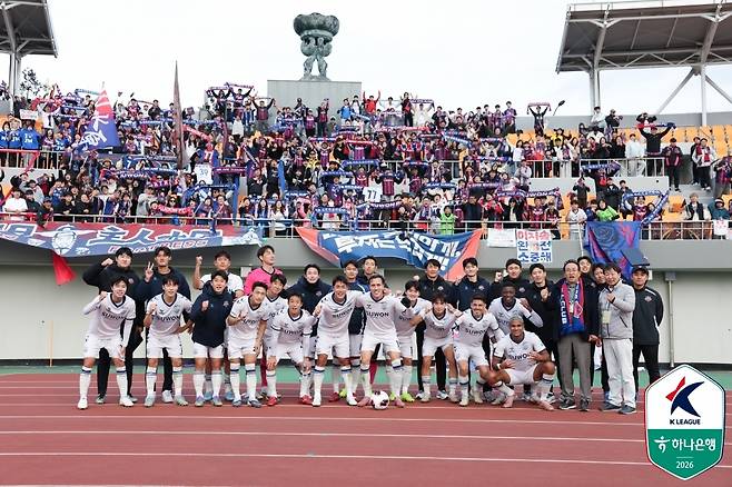 승격에 도전하는 수원FC. 박건하 감독은 차근차근 계획대로 나가겠다는 뜻을 밝혔다. (한국프로축구연맹 제공)