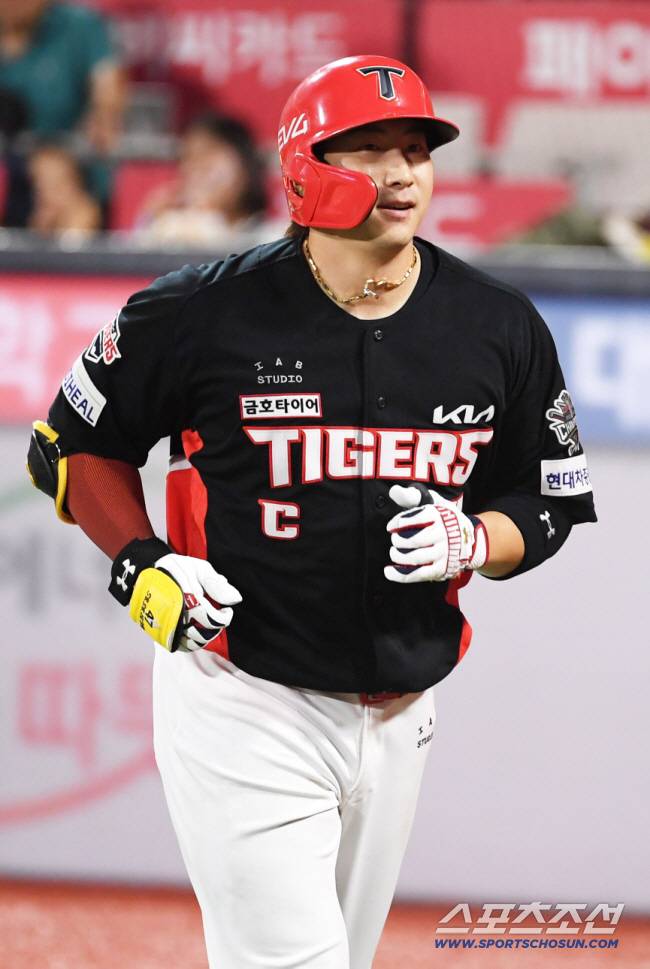 29일 수원KT위즈파크에서 열린 KBO리그 KT 위즈와 KIA 타이거즈의 경기. 7회초 1사 KIA 나성범이 솔로포를 날린 뒤 환호하고 있다. 수원=박재만 기자 pjm@sportschosun.com/2025.08.29/